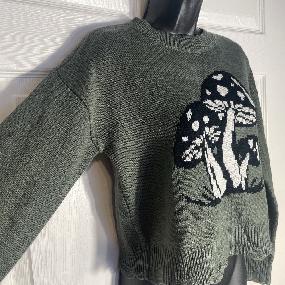 No Boundaries Distressed Cropped Sweater Women S Green Mushroom Graphic Grunge - Picture 2 of 11